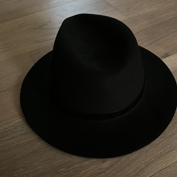 Saks Fifth Avenue black hat. Never worn! - Picture 2 of 4